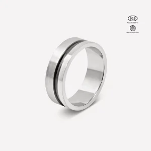 Anillo Solc en Plata 925 con baño de rodio banda pulida ancha con surco negro preciso minimalista