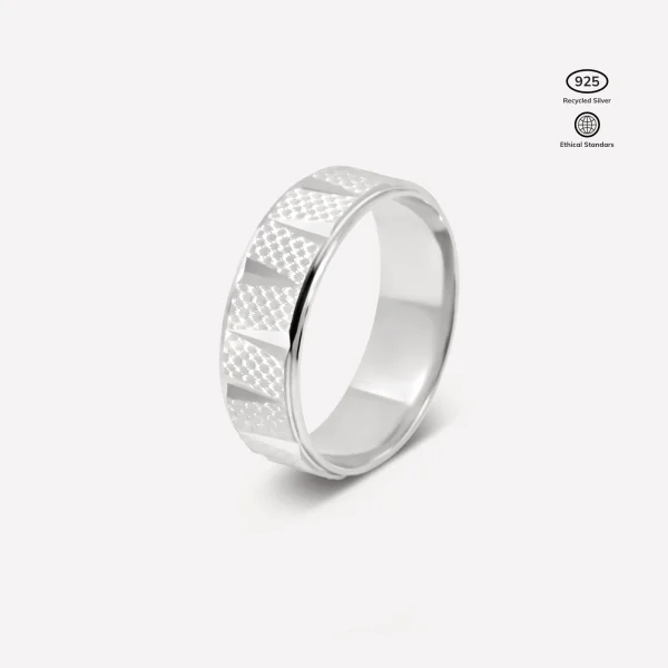 Anillo Talaia de Plata 925 con baño de rodio, perfil vertical, patrón romboidal arquitectónico artesanal