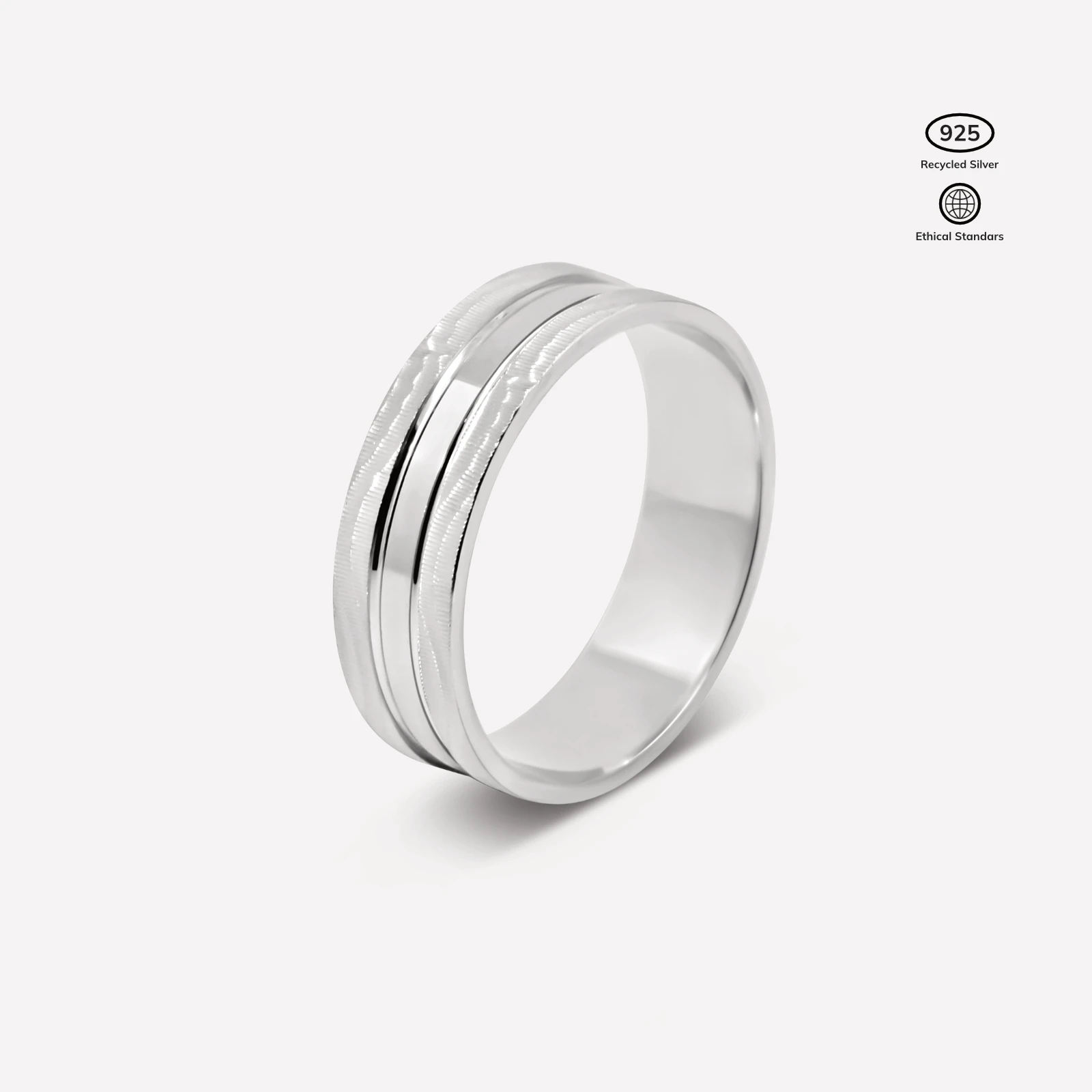 Anillo Thalassa de Plata 925 perfil vertical, diseño asimétrico inspirado en olas mediterráneas con baño extra de rodio